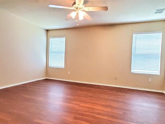5th image of 2600 Lake Meadow Dr