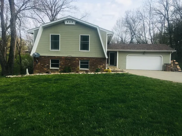 1320 E 1st South St, Carlinville, IL 62626