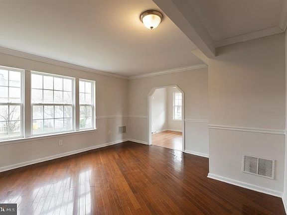 4th image of 213 7th Ave