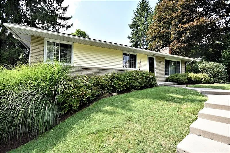 126 Applewood Dr photo 1