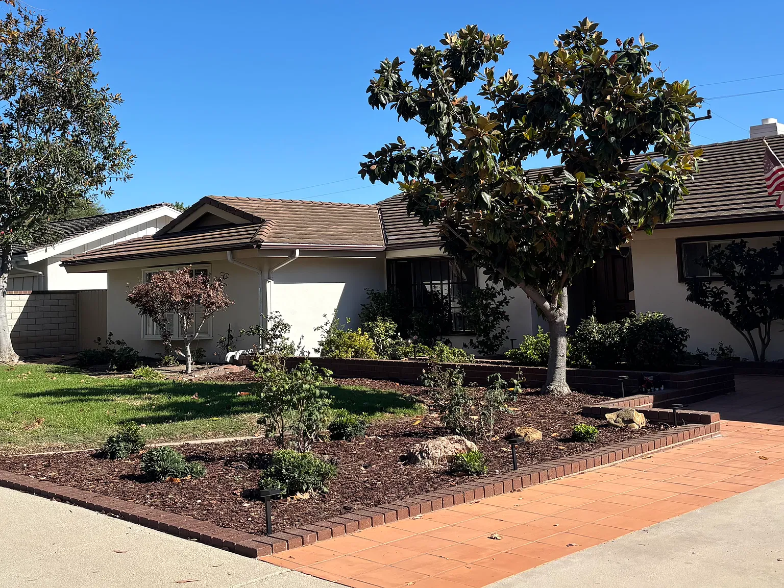 4 bed, 2.5 bath, 2800 sqft, $4,950 — Photo 1