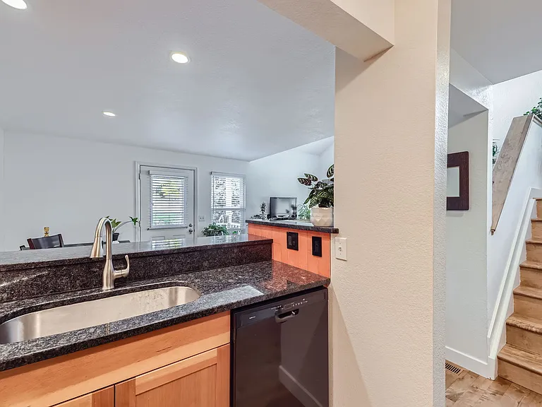 410 Owl Dr — Photo 7