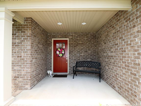 3rd image of 122 Odie Ray St