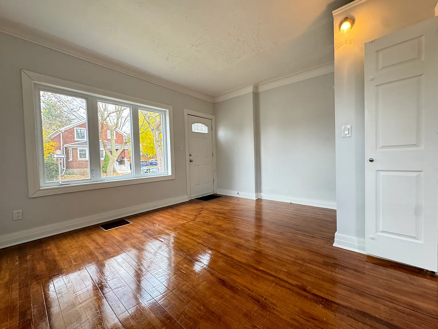 26 Eastchester Avenue St Catharines — Photo 3