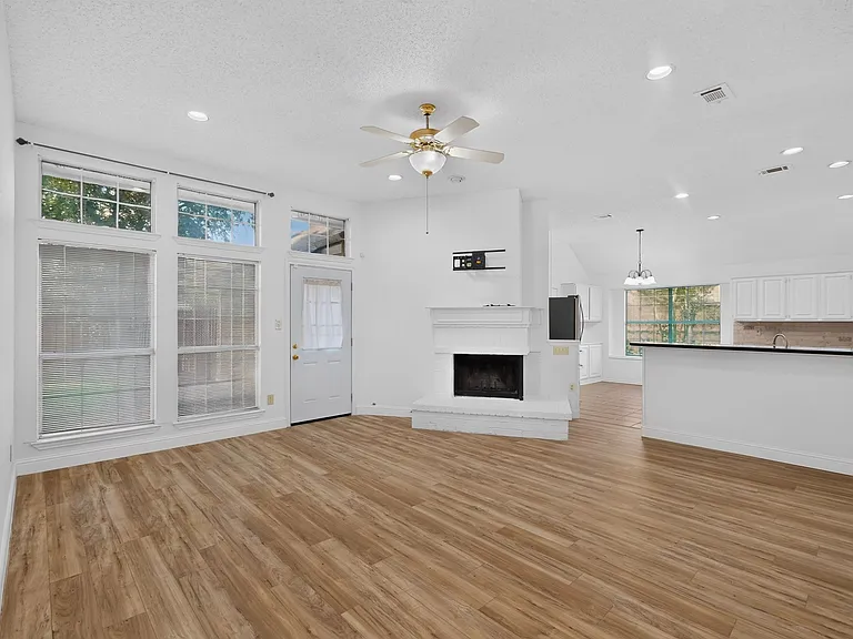743 Pulitzer Ln — Photo 9