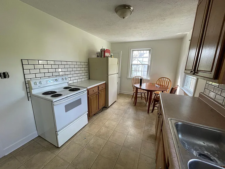 300 Timberlake Ave #2 — Photo 1