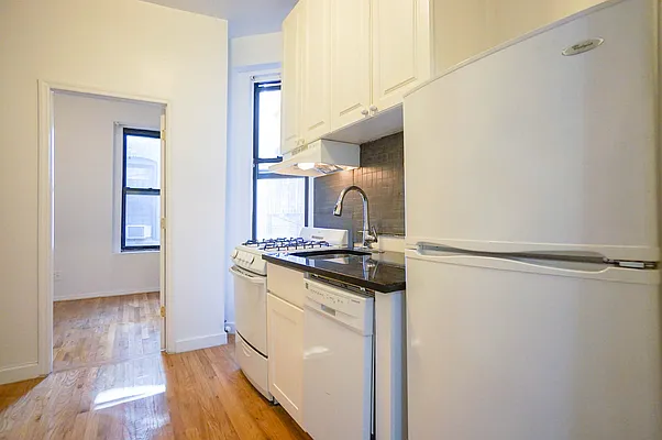 Rented by City Connections Realty | media 5