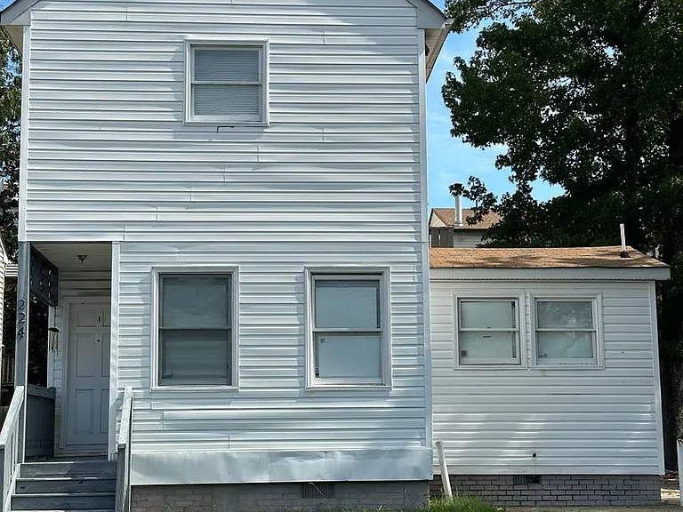 224 W Balview Ave — Photo 1