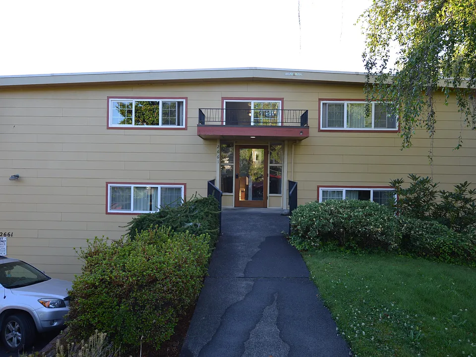 2661 Portland St #8
