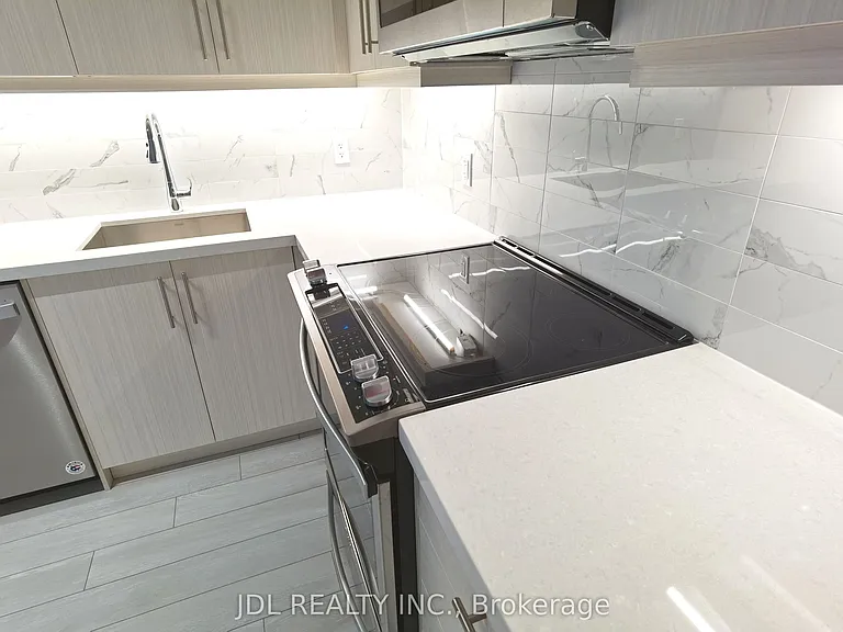 85 Oneida Cres #806 — Photo 5