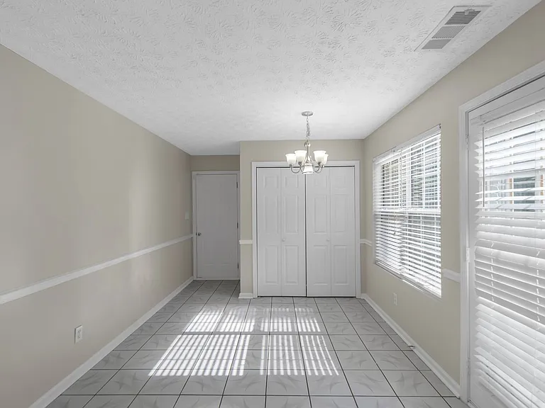 97 Livingston Ln — Photo 10