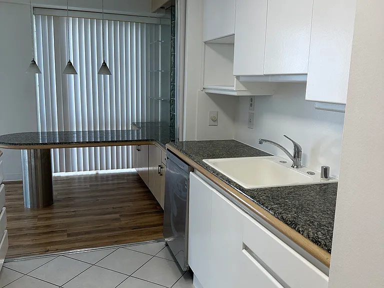 700 Richards St #2204 — Photo 4