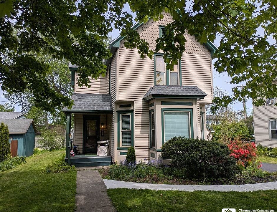 1st image of 33 Maple St