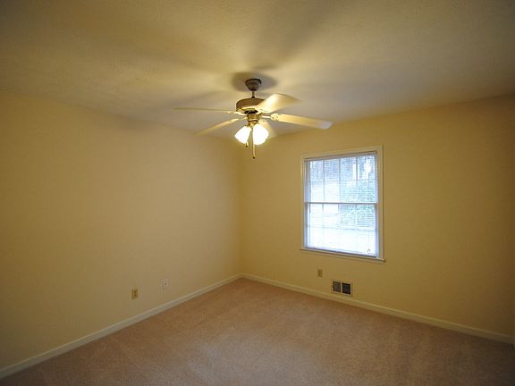 4th image of 150 W Lake Dr