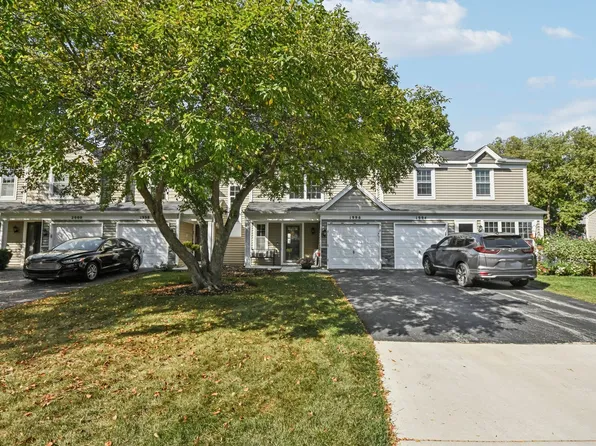 1996 College Green Dr, Elgin, IL 60123
