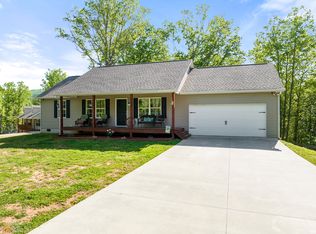 34 Clearview Dr, Cleveland, GA 30528