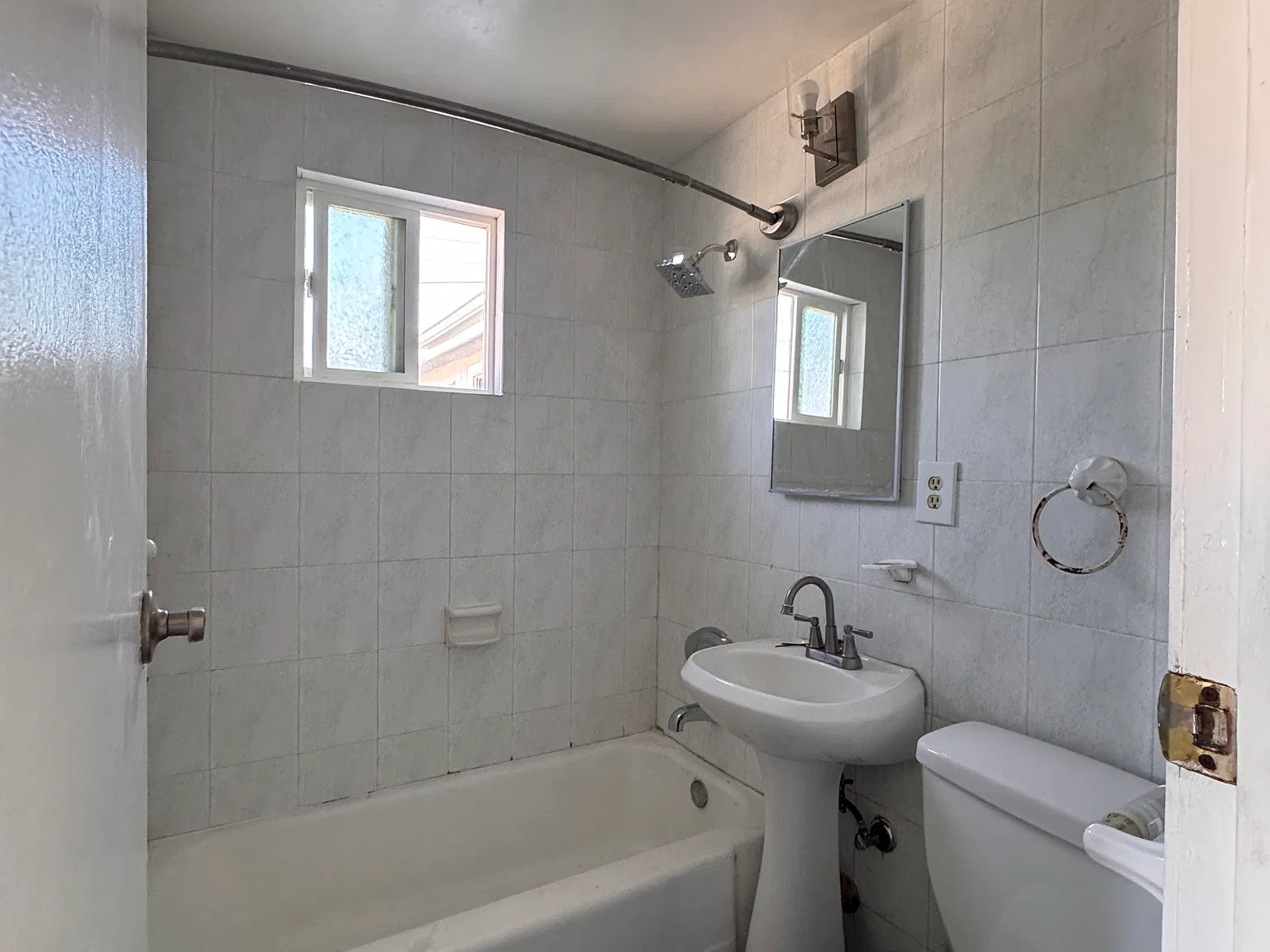 3 bed, 1000 sqft, $2,900 — Photo 4