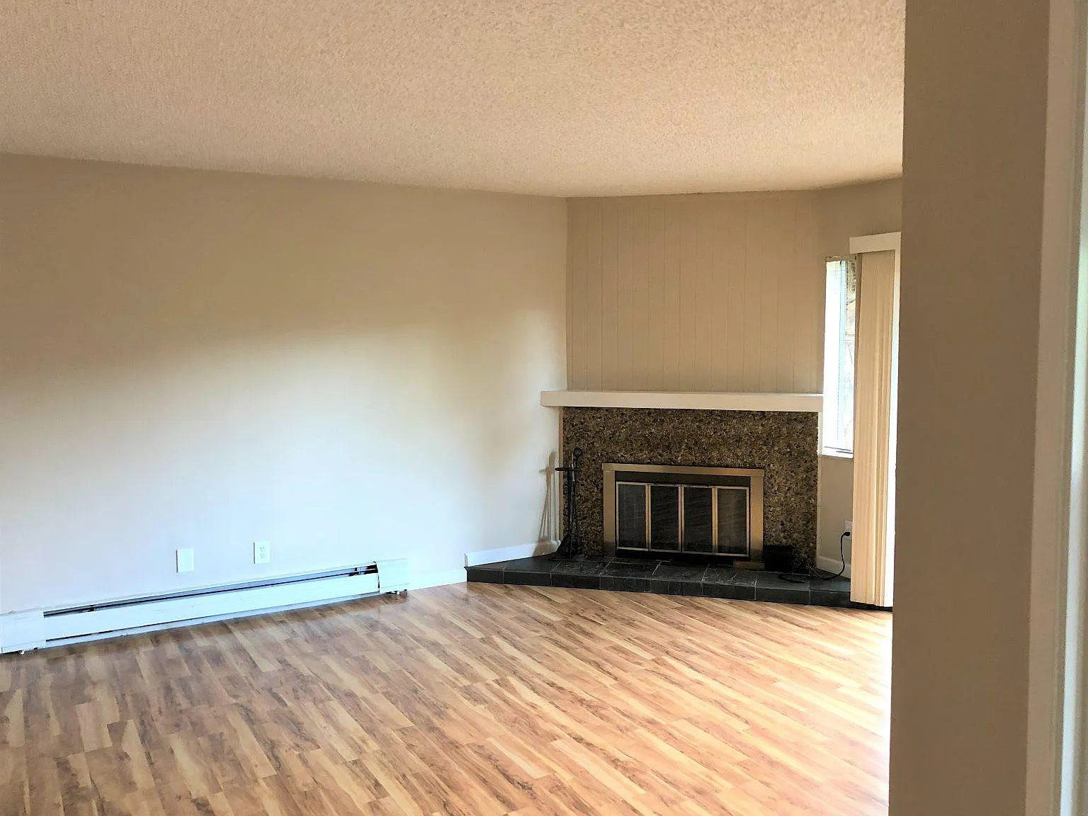 3 bed, 1300 sqft, $1,000 — Photo 3