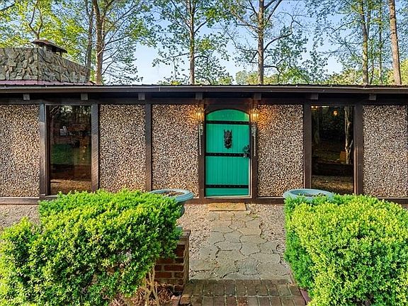 5th image of 3908 Waterton Rd