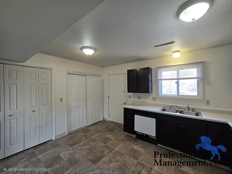 809 N 16th St #7 — Photo 5