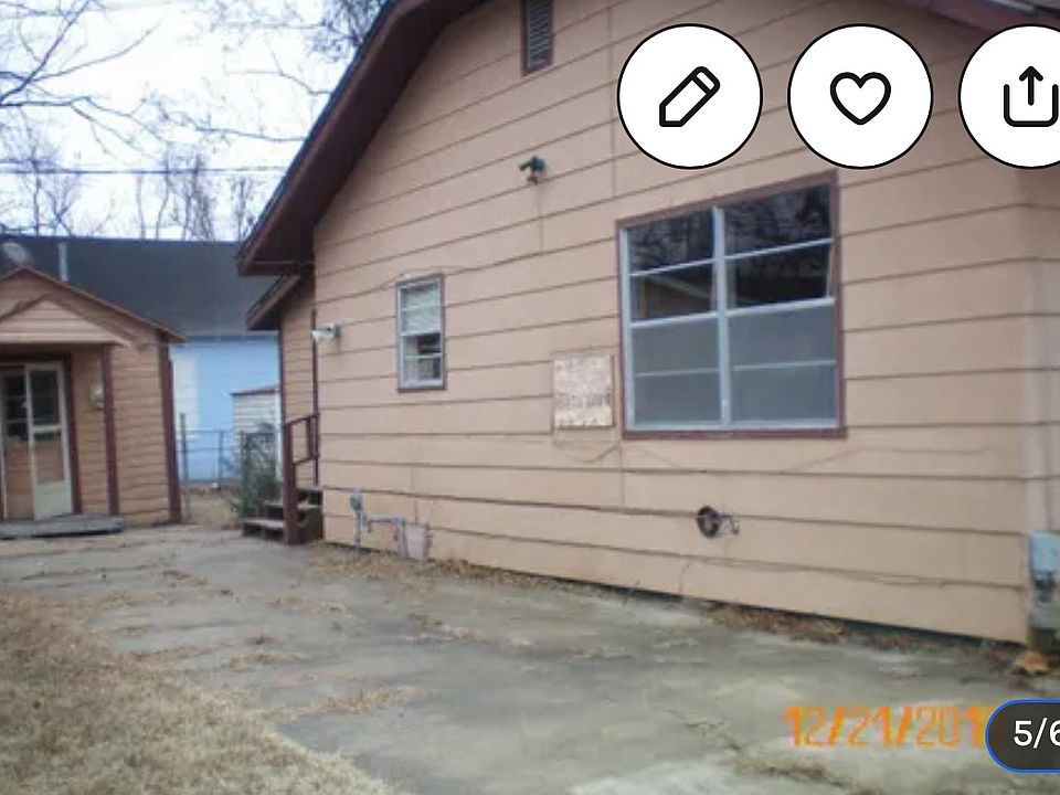 2nd image of 220 S Lilly St