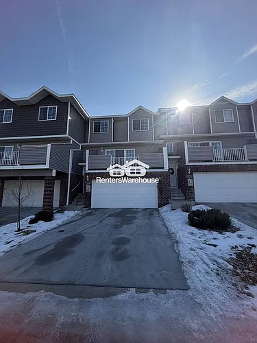 642 Shardlow Ln NE Photo 1