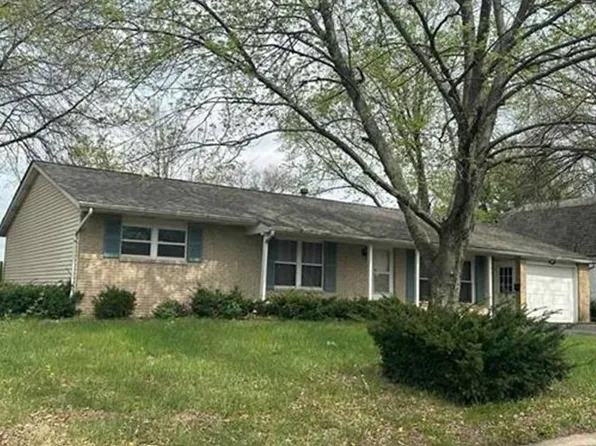 221 Country Meadow Ln, Belleville, IL 62221