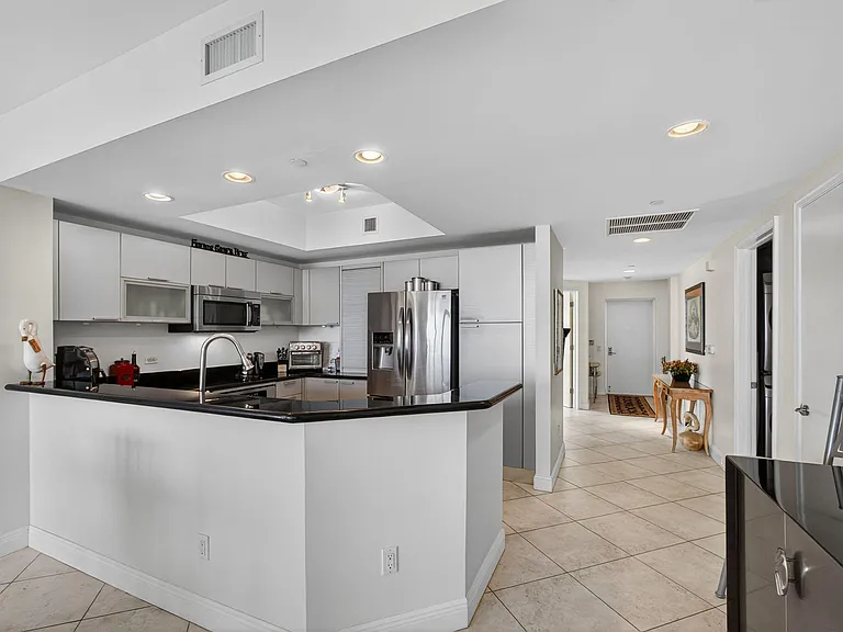 2640 Lake Shore Dr #1716 — Photo 10