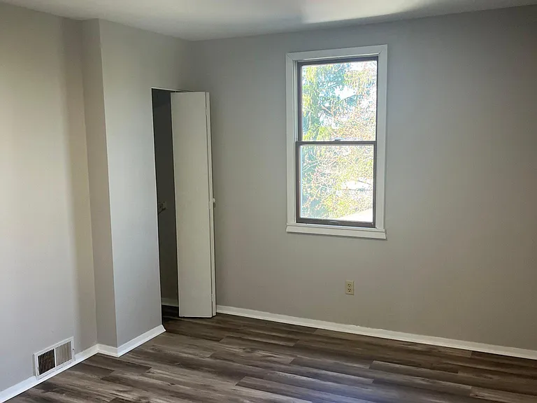302 Stewart St #1 — Photo 7