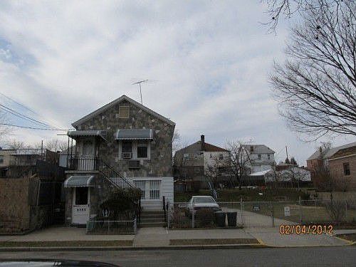 1st image of 2725 Hering Ave