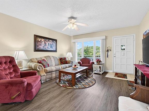 3rd image of 2461 Rhodesian Dr APT 51