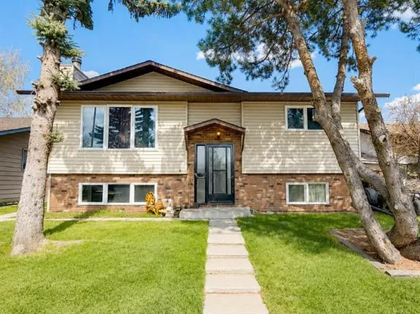 252 W Fallswater Rd NE, Calgary, AB T3J 1B3
