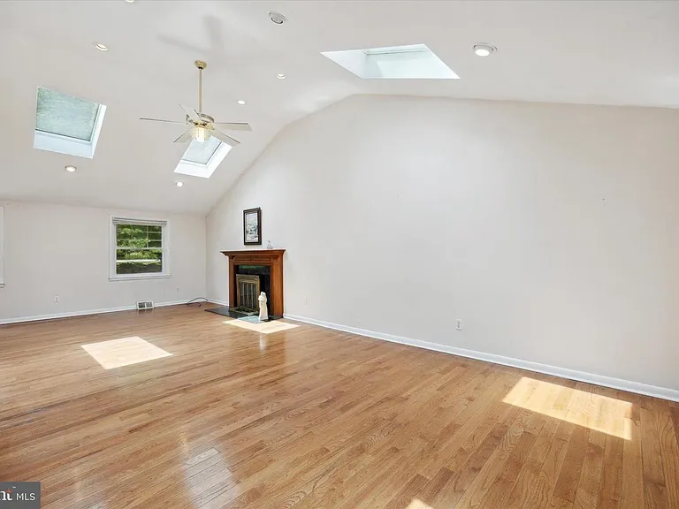 1443 Valley Forge Rd — Photo 5