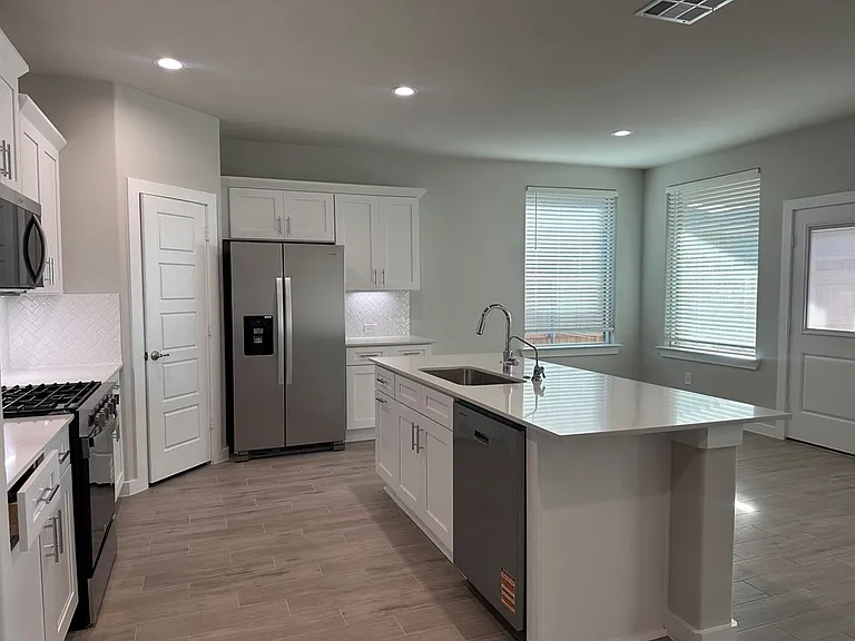 1914 Fortune Dr — Photo 4