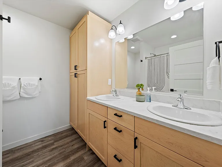 638 G St NE — Photo 49