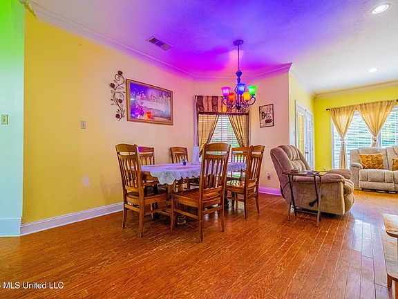 5th image of 135 Cherrybark Ln