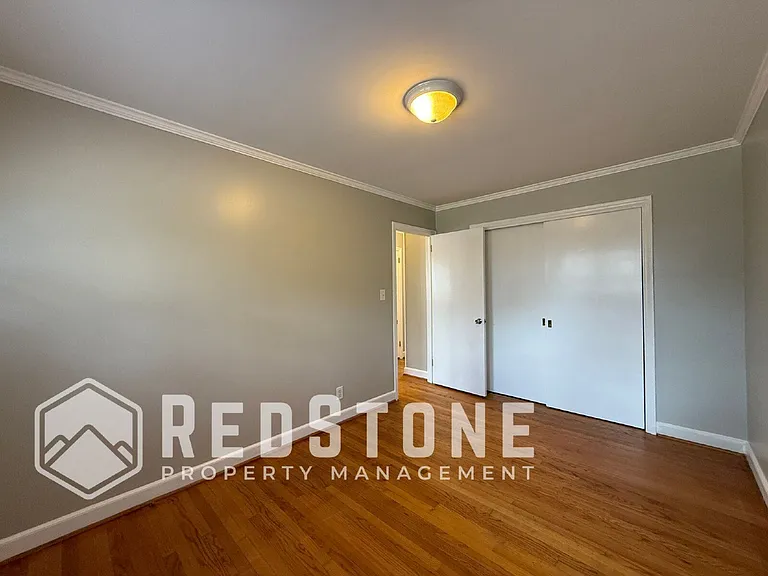 2120 Young St — Photo 6