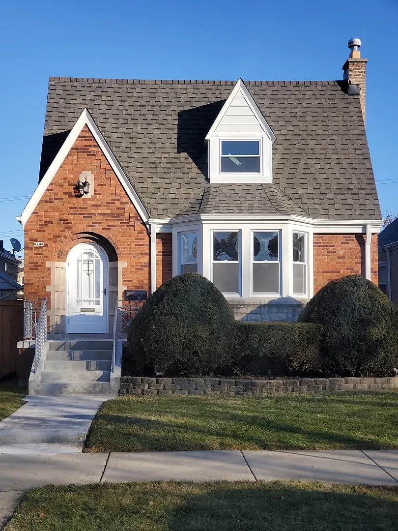 3233 N Normandy Ave photo 1