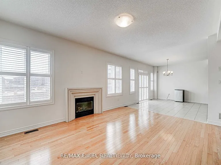 67 Alvin Curling Cres — Photo 11