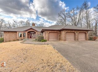 4 Stornoway Ln, Bella Vista, AR 72715