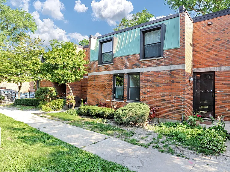 1256 W Westgate Ter — Photo 1