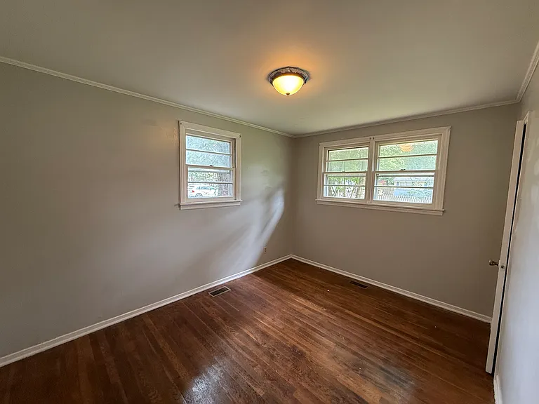 2206 Hawthorne Ave — Photo 9