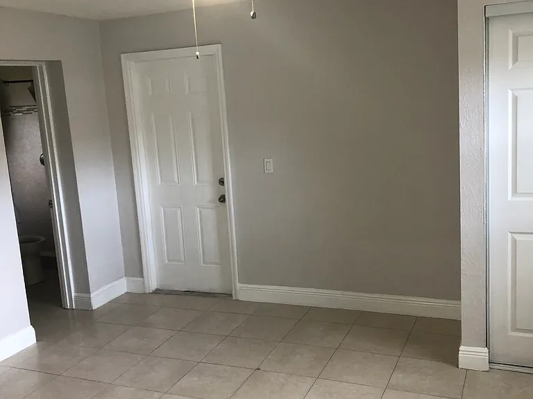 5317 NW 18th Ct — Photo 7