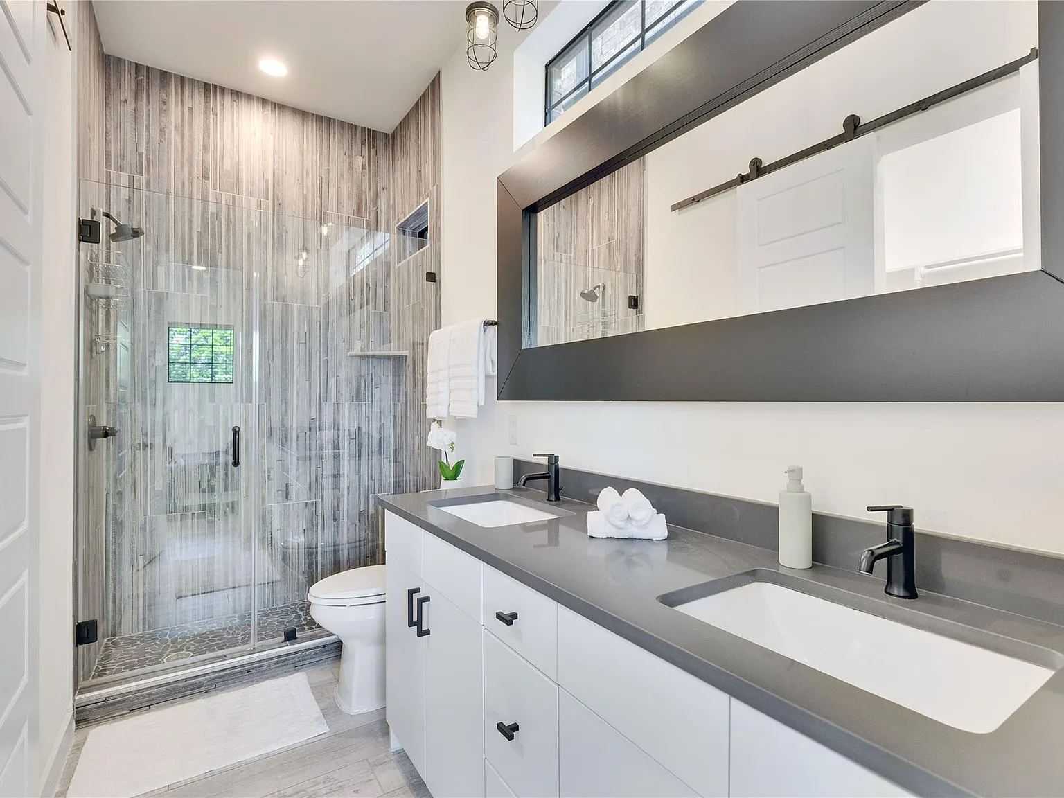 2 bed, 2.5 bath, 1422 sqft, $4,000 — Photo 4