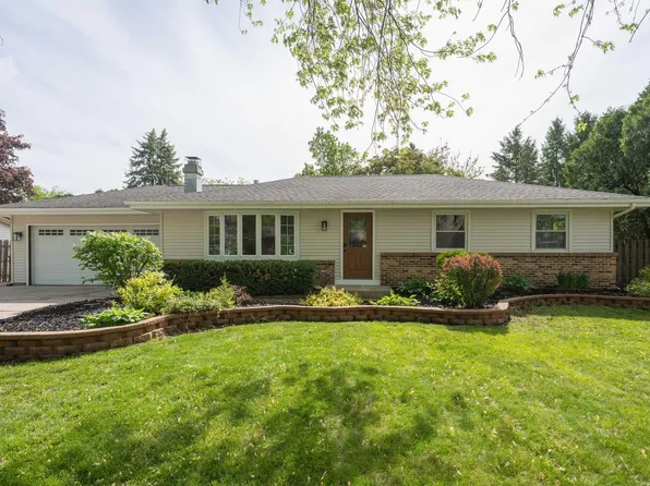 828 Victoria PLACE, Janesville, WI 53546