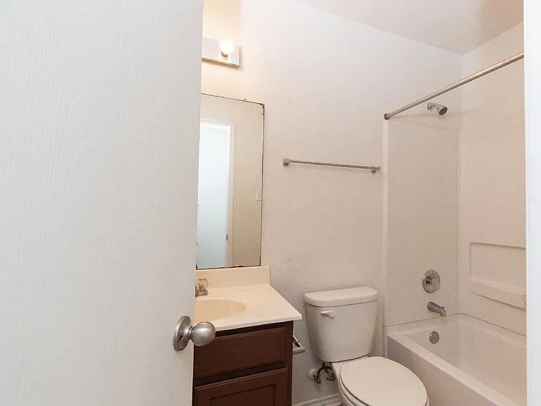 9007 Sandyford Ct — Photo 10