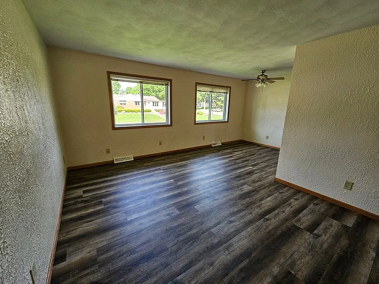 219 S Chambers Ave — Photo 13