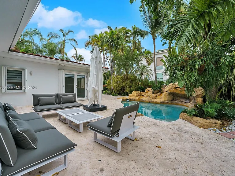 200 N Hibiscus Dr — Photo 35