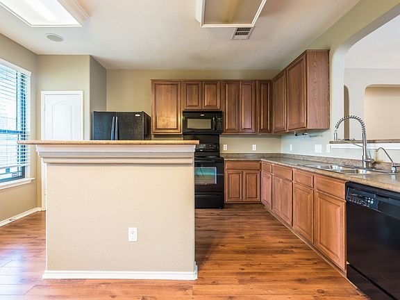 4th image of 14309 Lake Victor Dr
