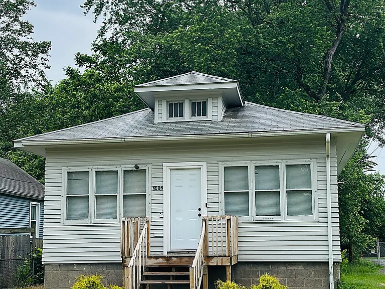 7402 Harrison Ave — Photo 1
